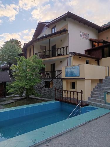 Baile Herculane House | Casa Crina