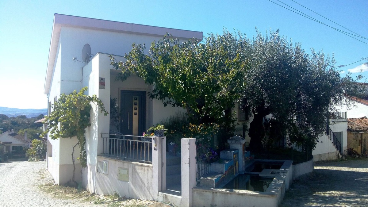 Braganca House | Casa da Oliveira - Alojamento Local.- Uma Casa Inteira só Para si