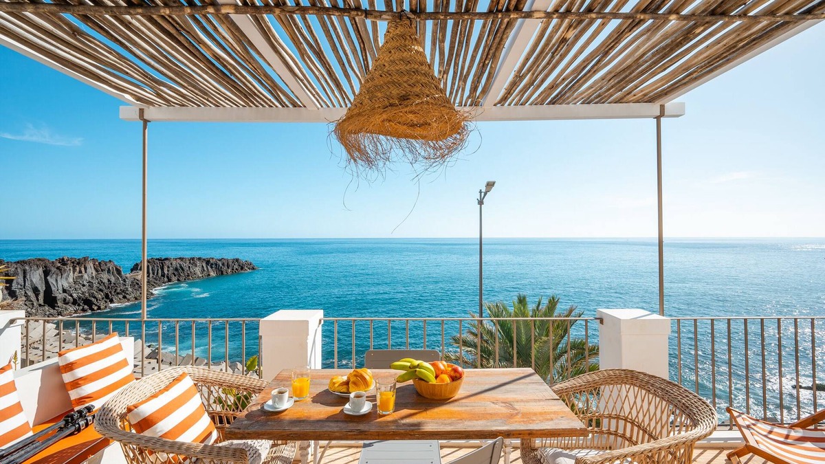 Camara de Lobos House | Casa da Rocha