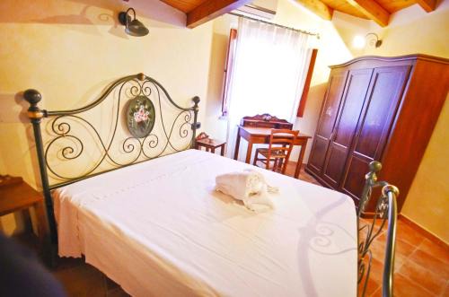 Laconi Bed & Breakfast | Casa De Ajala - B&B de Charme in Antica Dimora totalmente ristrutturata e dotata di tutti i confort Bagni privati Spazio living Patio esterno Ambienti climatizzati Degustazioni prodotti locali
