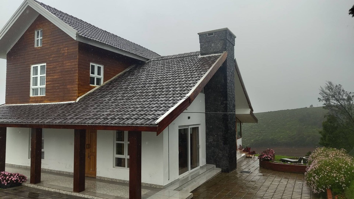 Ithalar Villa | Casa de Amor – Lakeside Escape with Hills, Privacy & Serenity