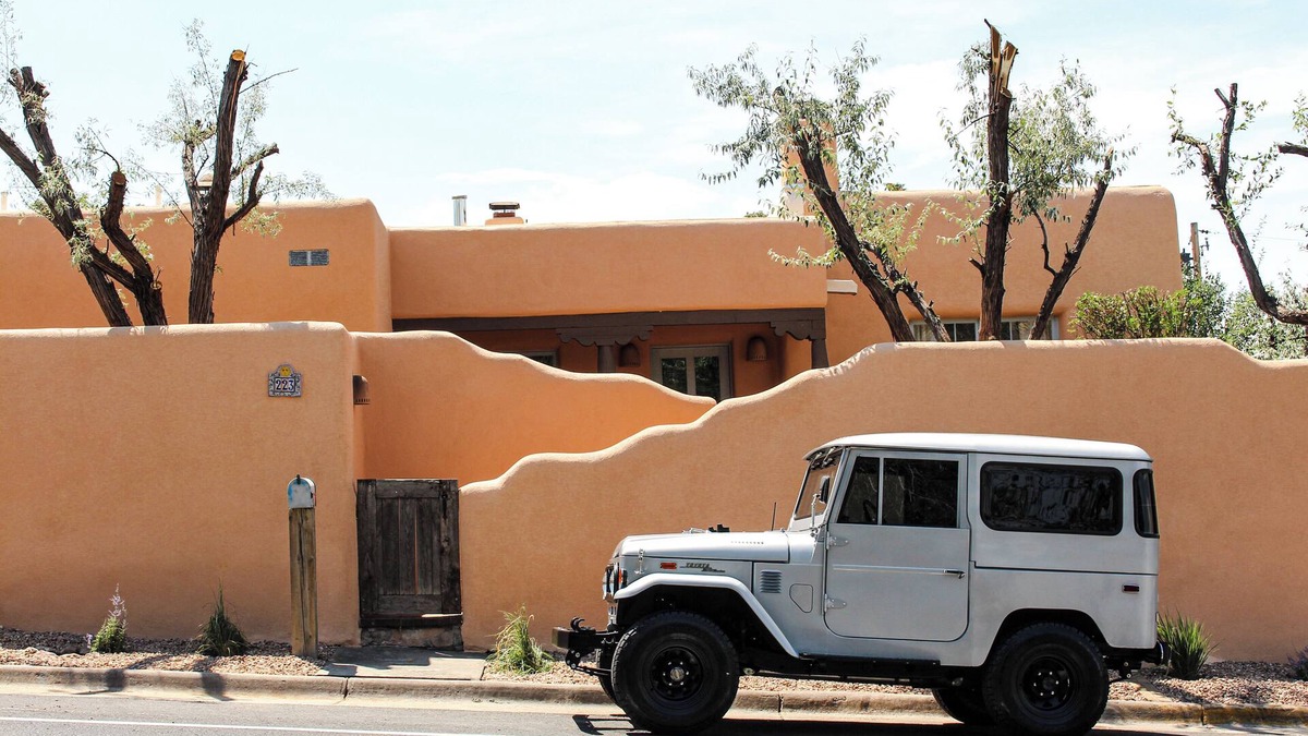 Northeast Santa Fe House | "Casa de Artist" Charming Adobe Home in Heart of Santa Fe Walk to the Plaza w/AC