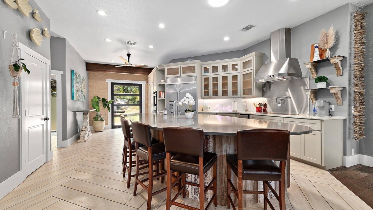 Austin Lake Estates House | Casa de Austin : Private Luxury Home On Secluded Lot; Awesome Pool/Hot Tub!