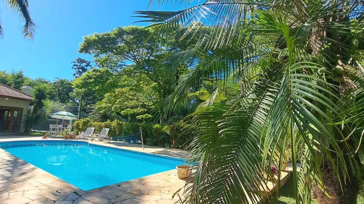 Sorocaba Cottage | Casa de Campo em Condomínio Fechado, com Quadra de Areia Profissional e Piscina