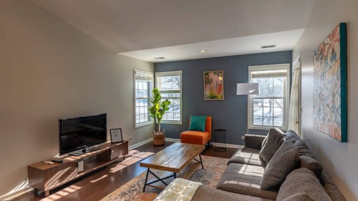 Plato Center House | Casa de Chicago in Schaumburg!