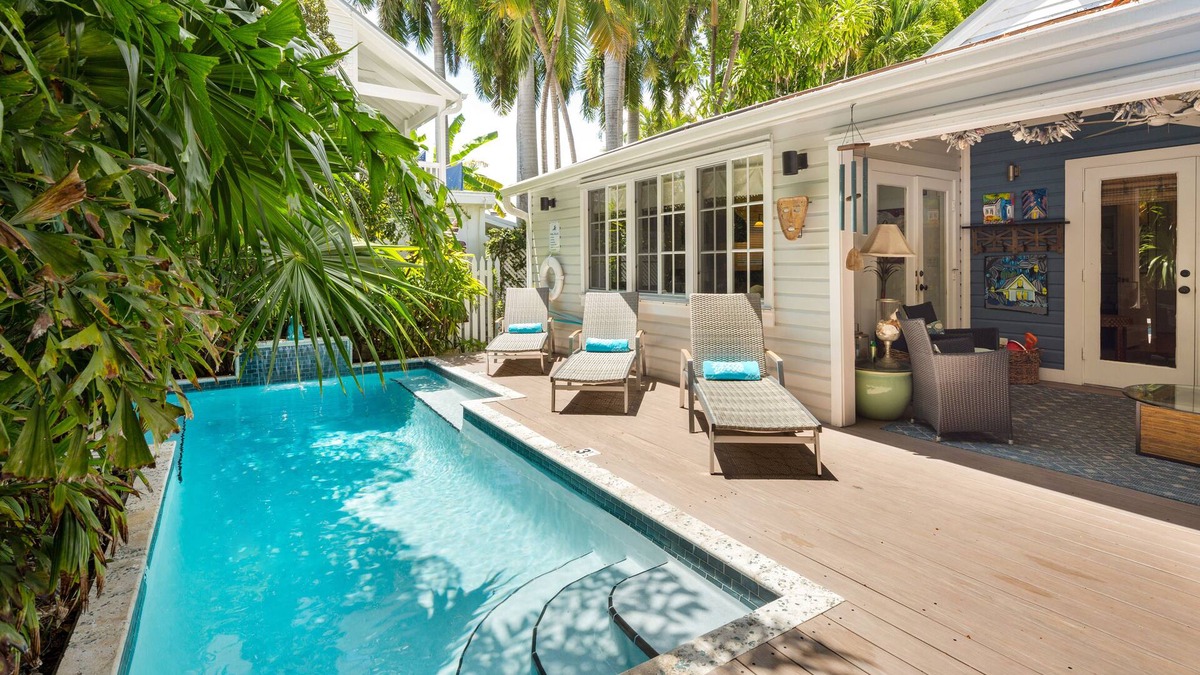 Old Town House | Casa De Cuba A Beach House - Cuban Flair Steps From Duval