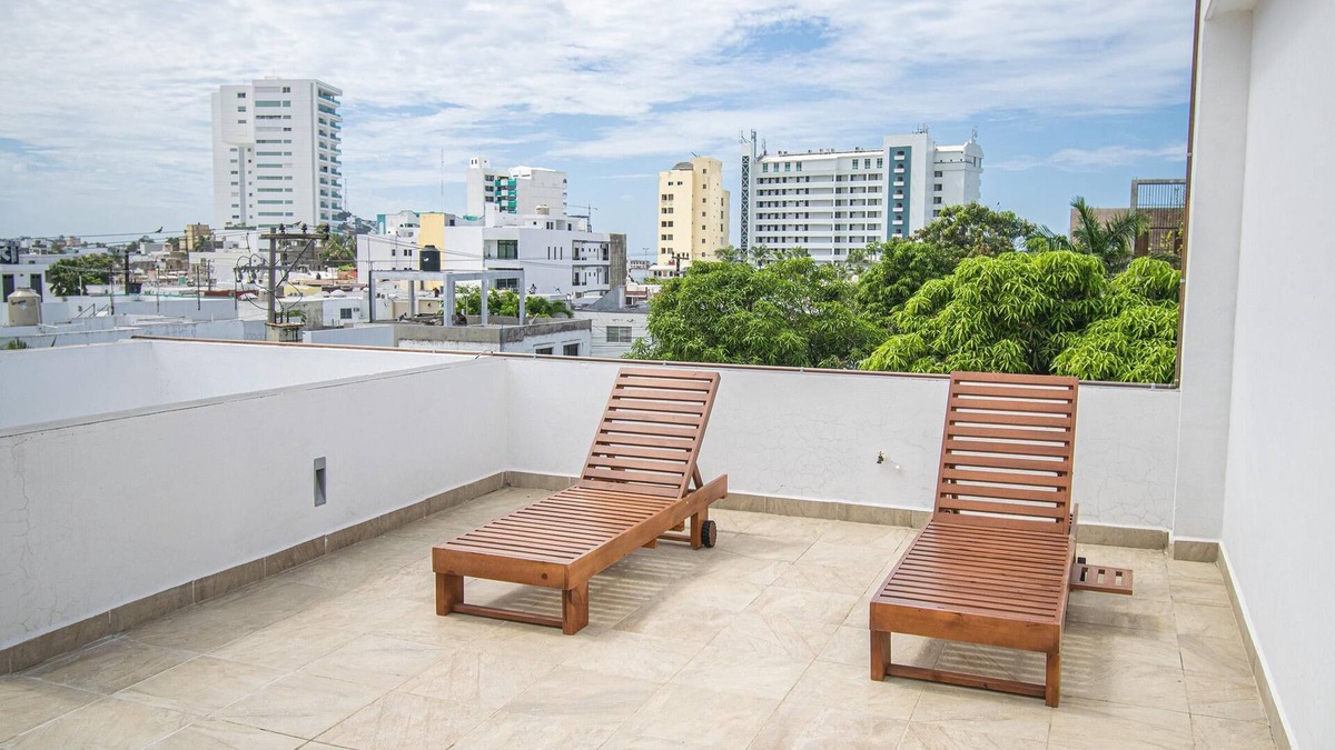 Ferrocarrilera House | Casa de Flamingos * Neighborhood living close to the Malecon