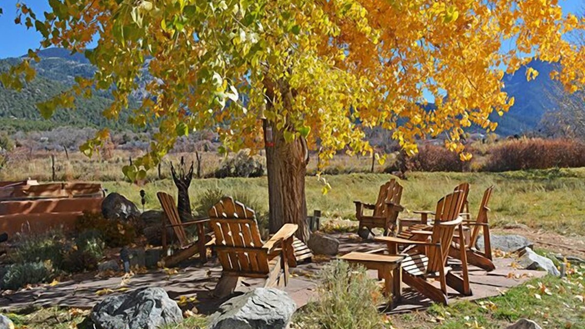 Arroyo Seco House | Casa de la Valle Luna Luxurious and Amazing Patio with Hot Tub and Fireplace