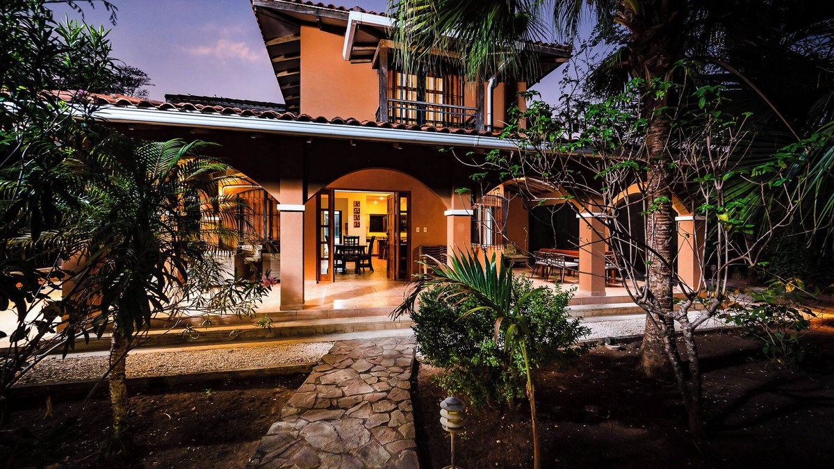 Palm Beach Estates Villa | Casa de La Vida Grande: A Tropical Paradise in Playa Grande