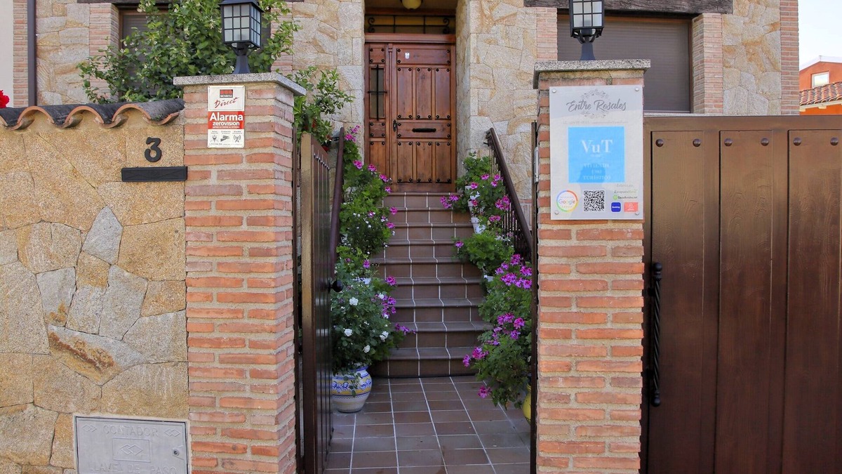 Candeleda Ski Chalet | Casa de Lujo con Encanto y Piscina Dentro de Candeleda