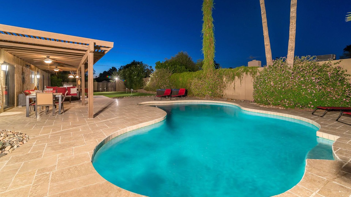 Raskin Estates House | Casa De Palms - Entertainers delight w/pool, spa, putting green, pool table!