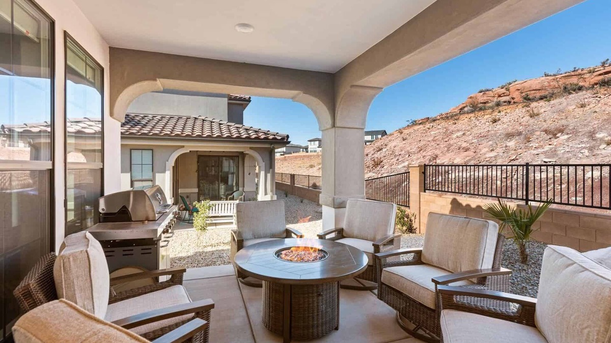 Washington House | Casa De Pazos: Waterslide + Lazy River, Foosball Table!