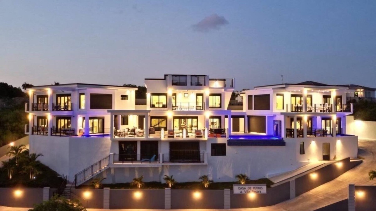 Nazareth Villa | Casa De Petrus-All Three Villas with Basketball & Pickleball Court