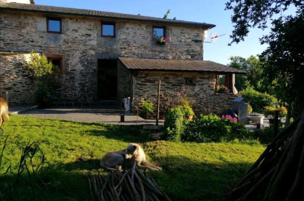 Freires House | Casa de piedra en pequeña aldea de Ortigueira