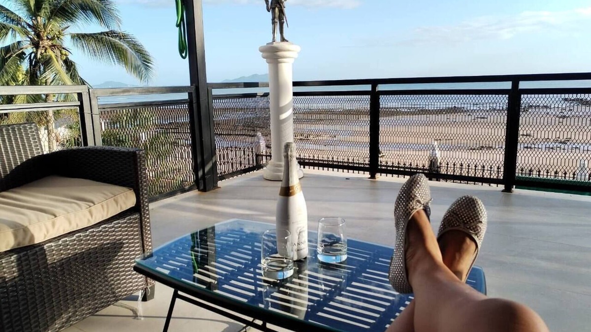 Tumba Vieja House | Casa de Playa Bonita - 2nd Floor Suite with Balcony