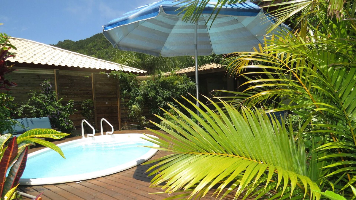 Barra da Lagoa House | Casa de Praia com Linda Vista pra Lagoa da Conceição e Trilha pra Praia