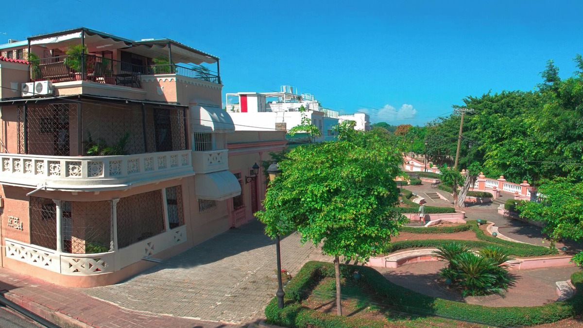 Zona Colonial House | Casa Del Sol is a mansion located in the heart of the colonial zone.