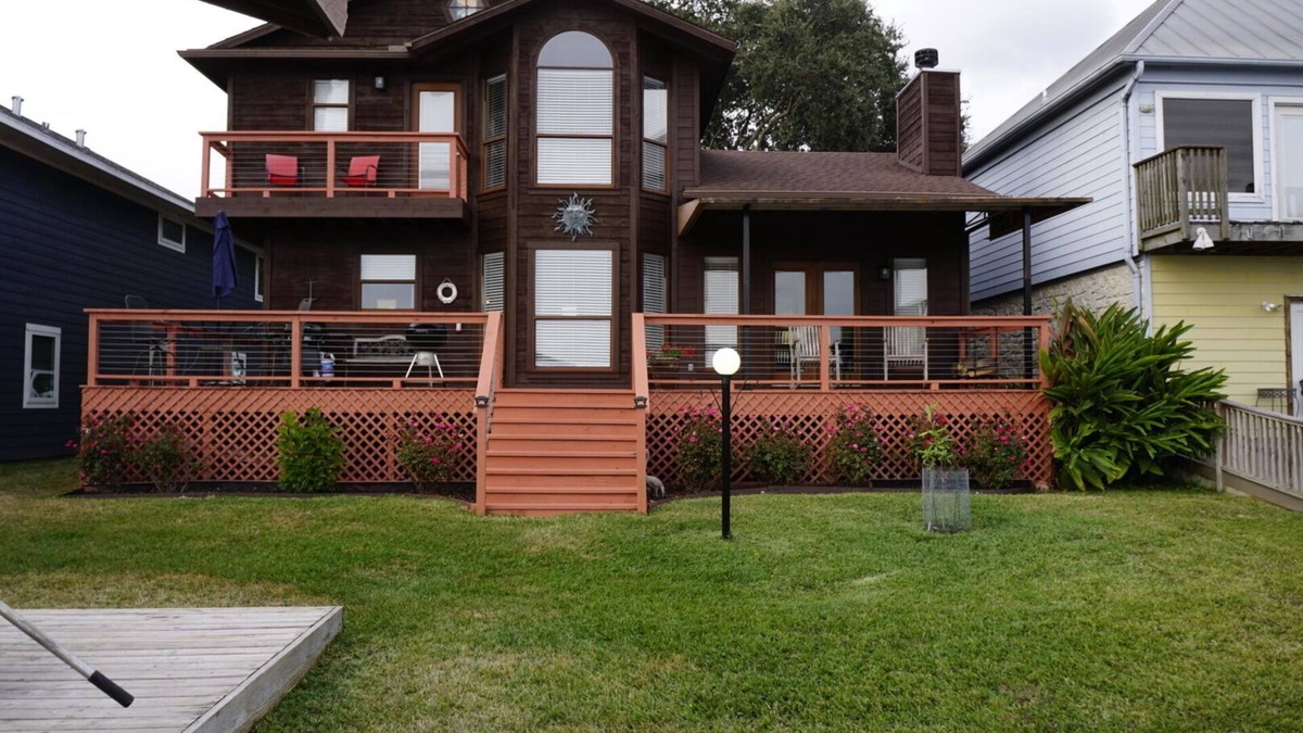 Montgomery House | Casa Del Sol Waterfront