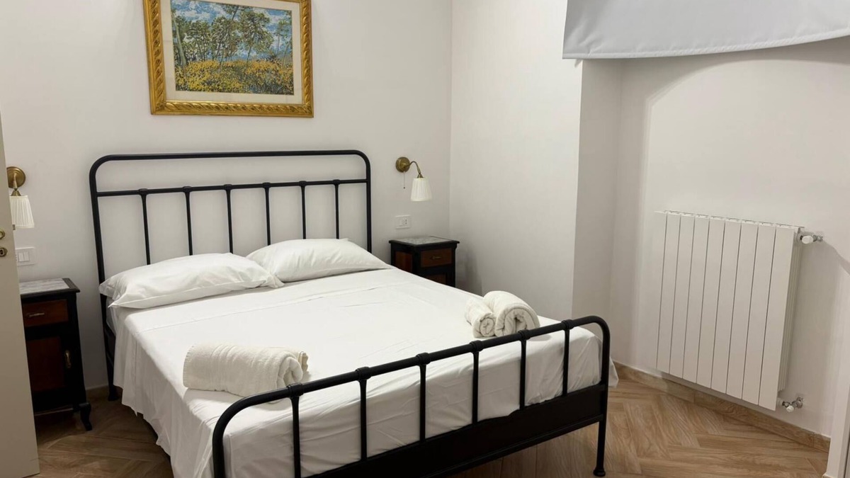 Rione Sanita Apartment | Casa delle camelie - Two Bedroom Apartment, Sleeps 6