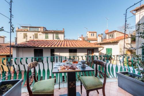 Lucca Historical Center Apartment | Casa Designer Modern 1st Floor Apartment with Terrace