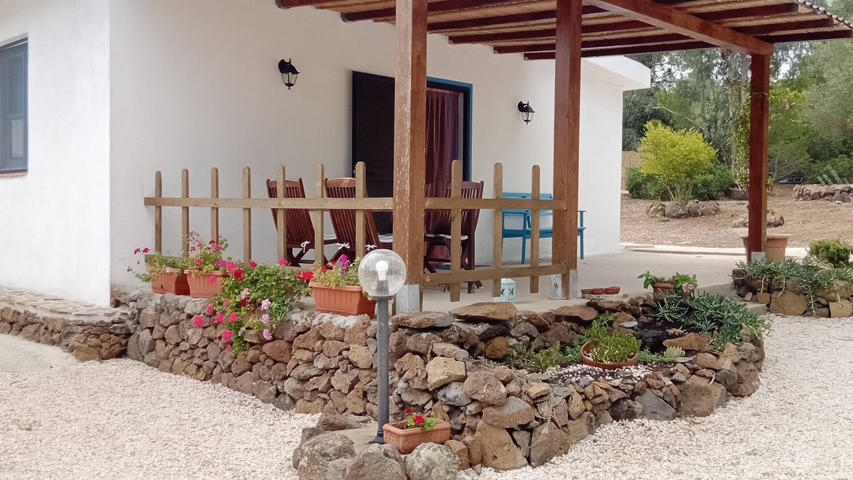 Galtelli House | 'Casa di Campagna' with Mountain View, Private Terrace and Garden