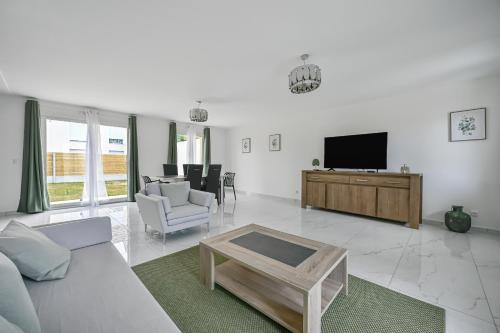 Bezons House | Casa di Luce - Garden - 9 people - Close to La Défense