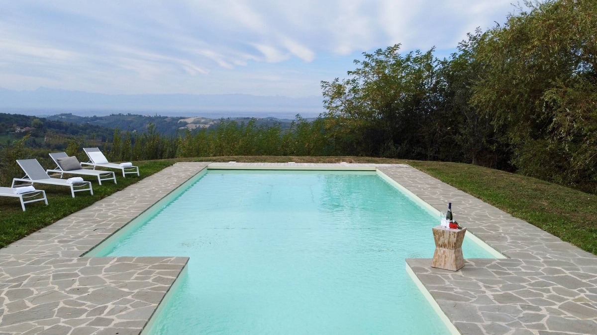 Roddino Villa | Casa Divino with private Pool Piemonte