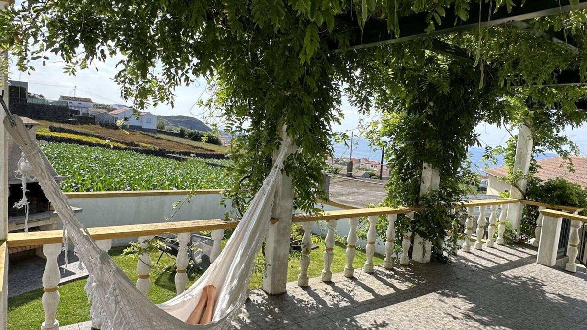 Porto Judeu House | Casa do Alemão - perfect holiday home with sea views