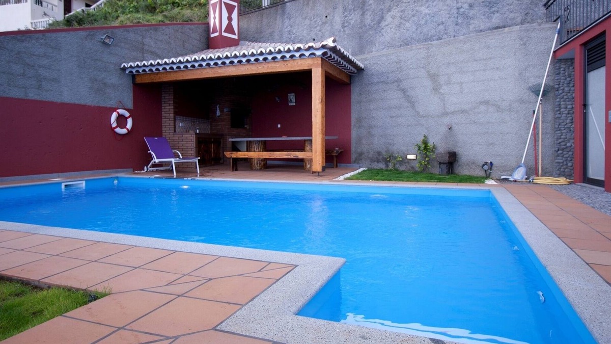 Arco da Calheta Cottage | Casa do Barco, Rustic house with salt pool and sea view