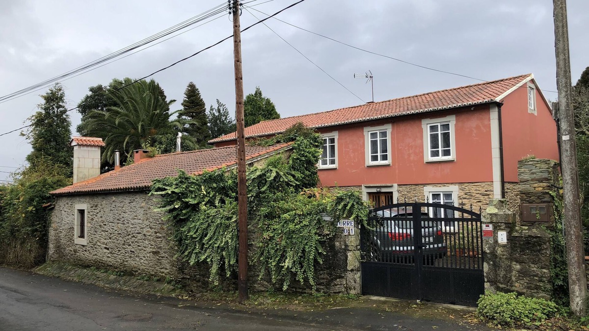 Cabanas House | Casa do Bosque Rias Altas with large farm and garden 3km from the beach