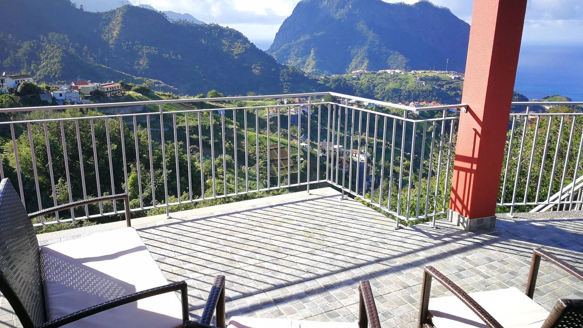 Porto da Cruz Villa | "CASA DO CABEÇO" SEA AND MOUNTAIN VIEWS