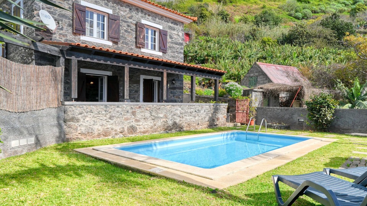 Arco da Calheta Cottage | Casa do Pombal, a Home in Madeira