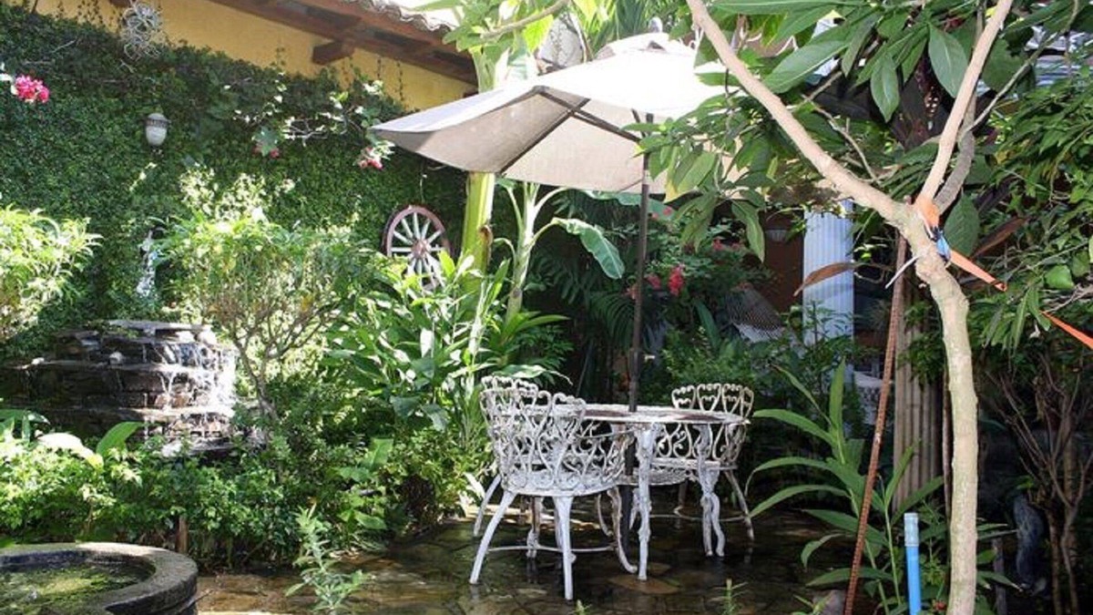 Granada House | Casa Don Carlos a Gorgeous Colonial House!