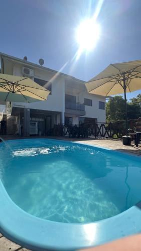 Piratuba House | Casa dos Gerânios com Piscina - 4 Quartos climatizados, espaçosa ideal para encontro de grupos e familiares, próximo do Parque Termal!