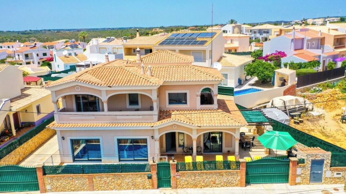 Lagos Villa | Casa dos Sonhos - with pool, BBQ and pizza ovenn