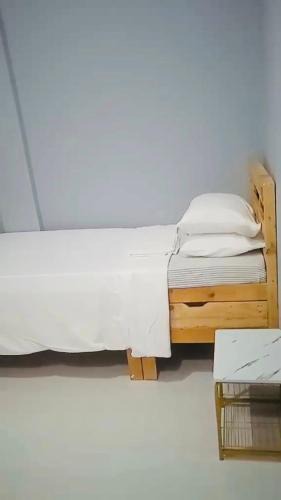 Guadalupe Apartment | Casa Dwayne 303 by Rizalia Apartment