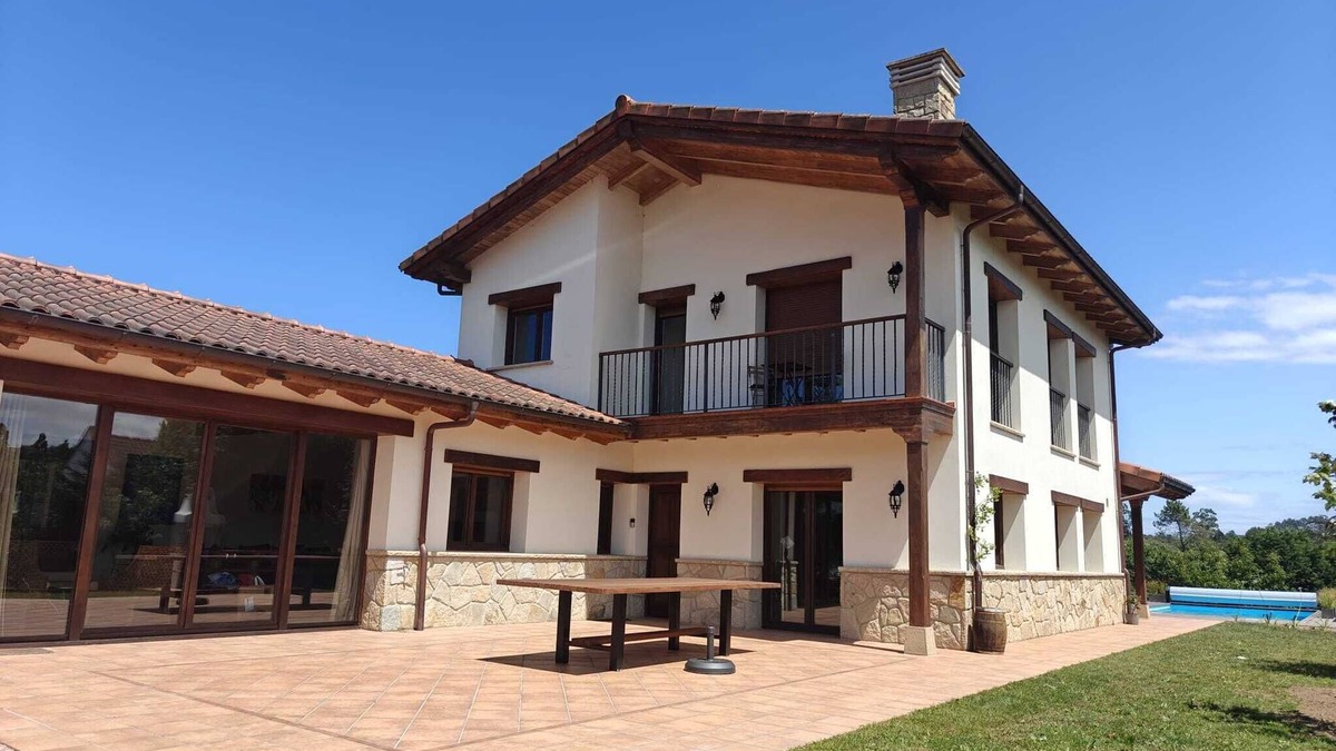 Villaviciosa House | Casa Eloy: Spacious rural house with heated pool, 8 min from Merón Beach