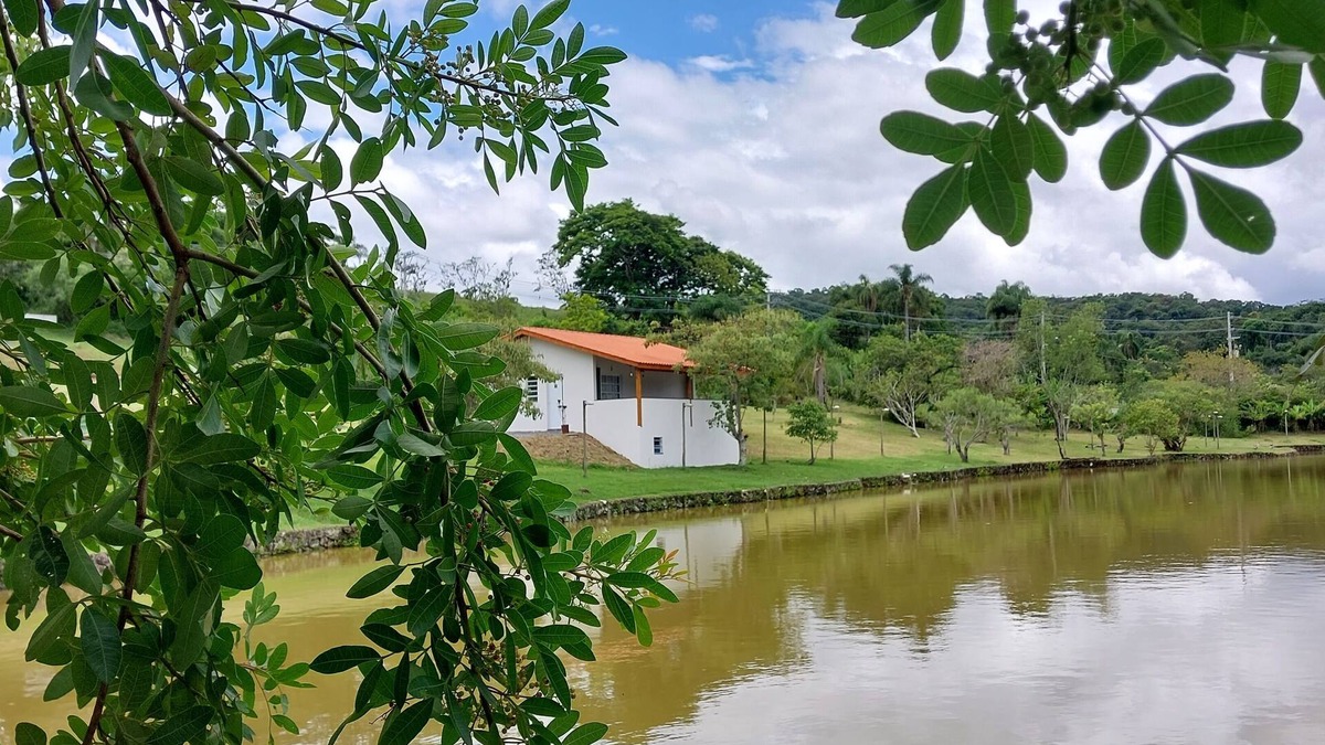 Sao Roque Ski Chalet | Casa em Frente a um Lago, Próximo a Rota do Vinho em São Roque - SP