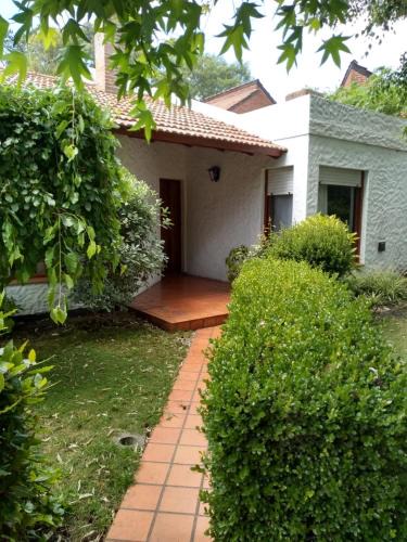 Bosque Peralta Ramos House | Casa En El Bosque