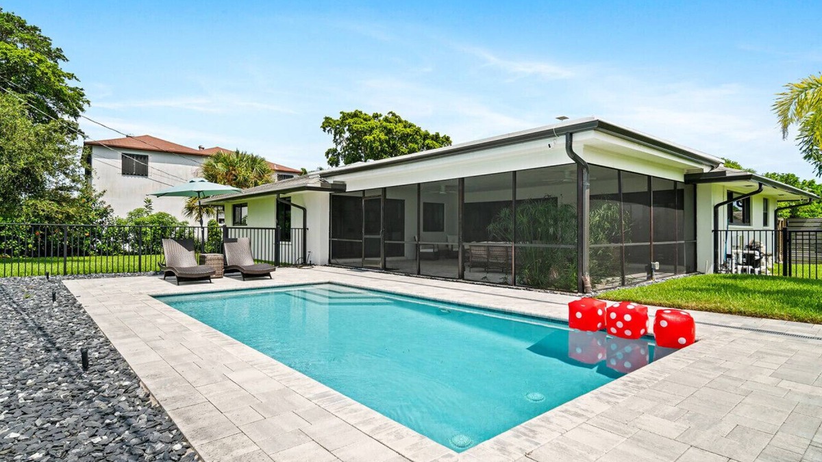 Palm Beach - West Palm Beach House | Casa en el Lago - Private Pool, Mins to DT + Beach