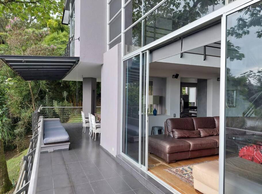Medellin Villa | Casa en la montaña con hermosa vista a Medellín