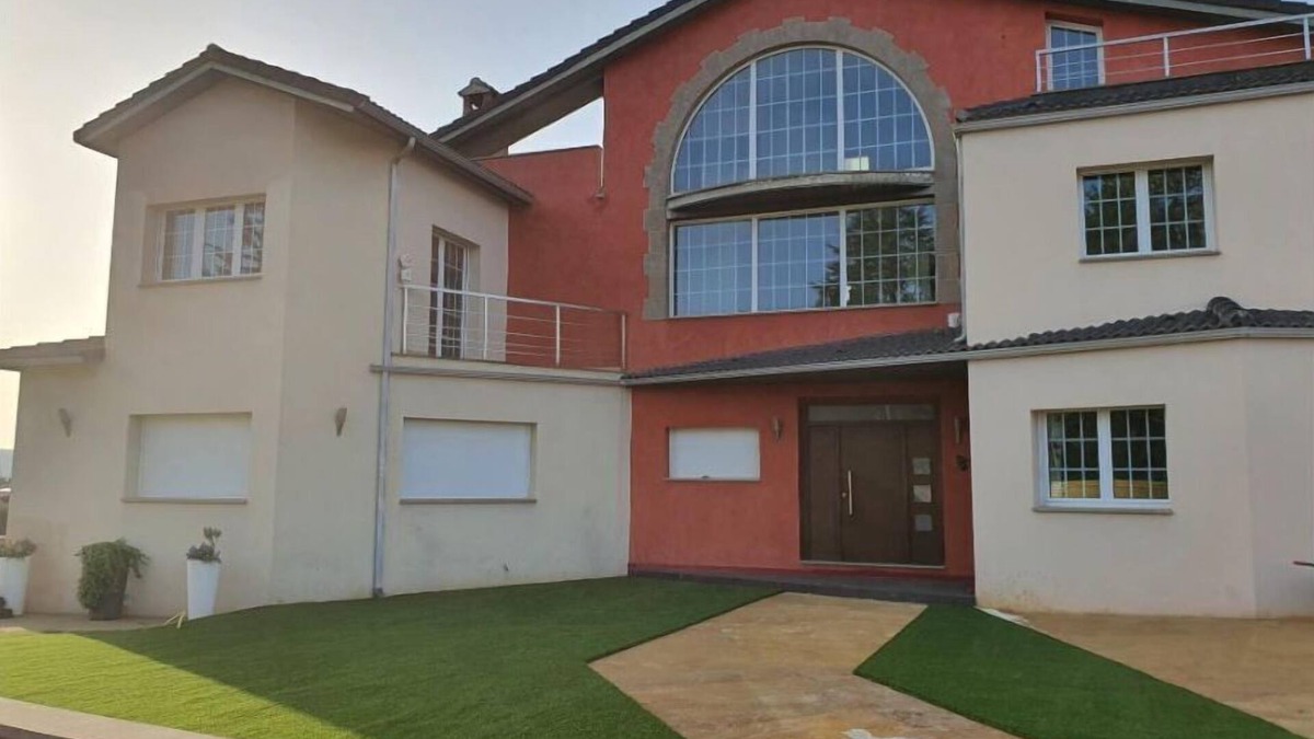 Olius House | Casa Fantástica en el Prepirineo Catalán