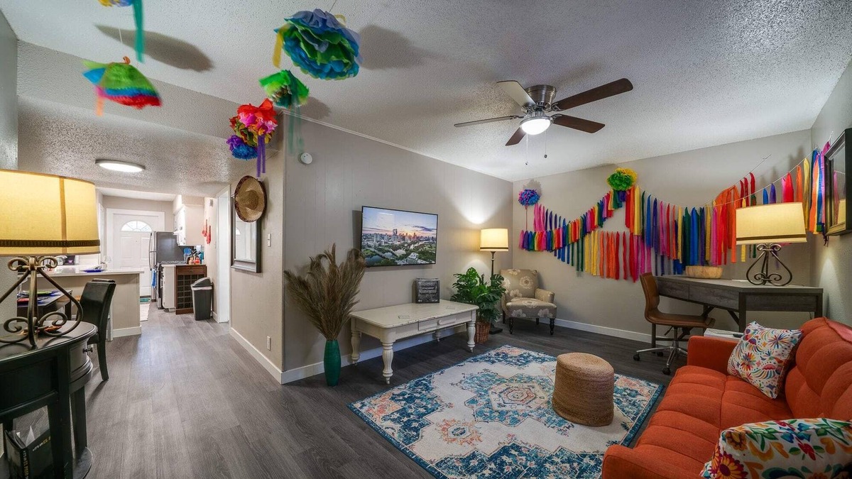 South Manchaca Apartment | Casa Feliz - Festive SoCo apt1/1