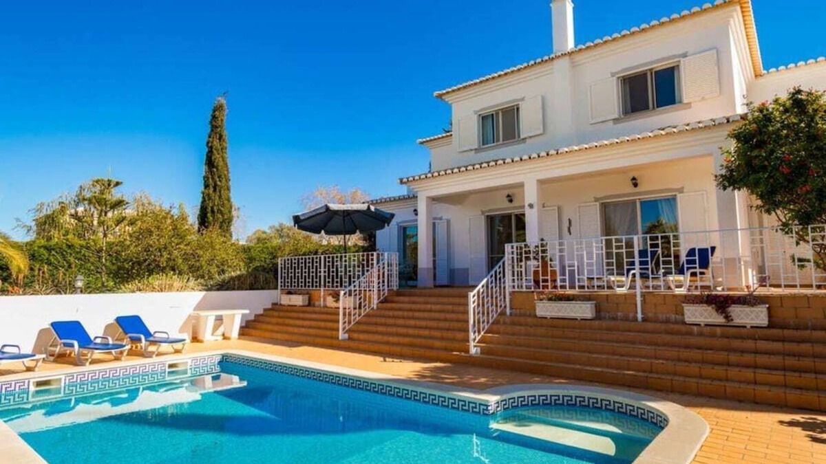 Lagoa e Carvoeiro Villa | Casa Figueira - Heated swimming pool, 5 minute drive to beach and town centre