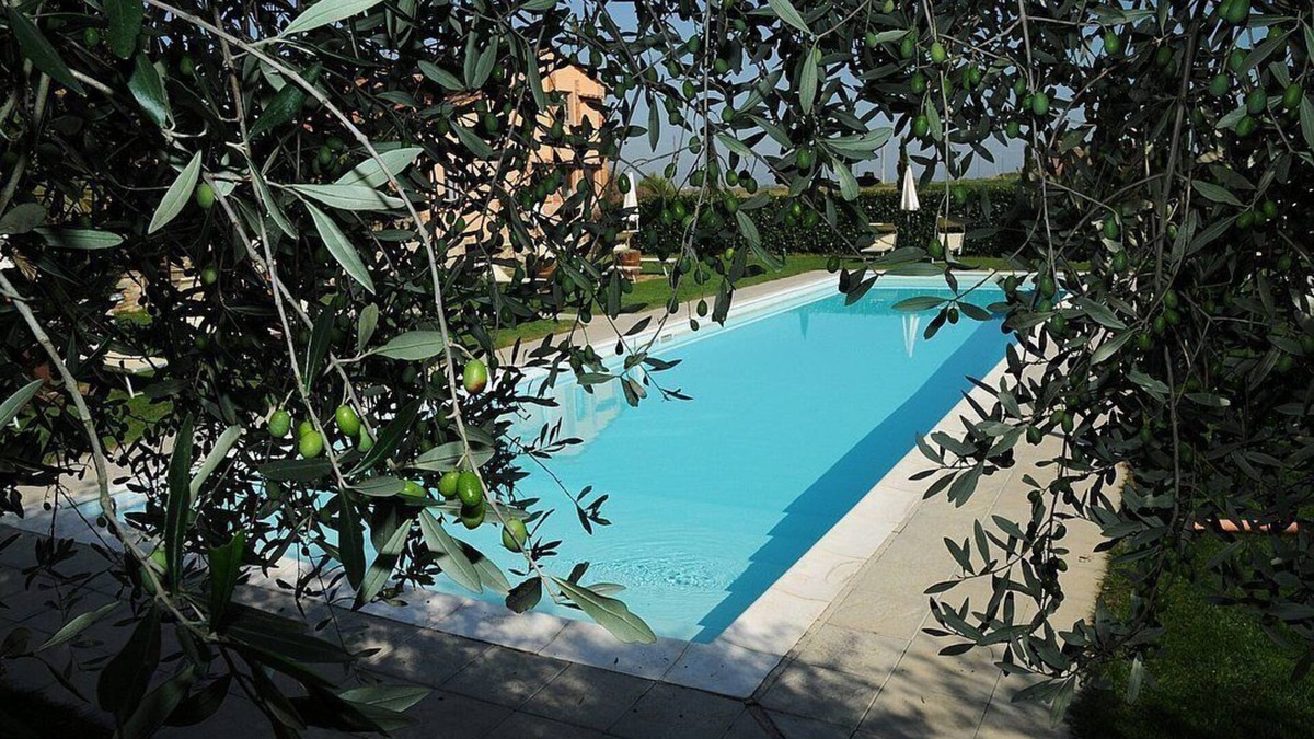 Castiglione del Lago House | Casa Flora I: A characteristic and welcoming apartment that is part of a villa surrounded by the greenery, with Free WI-FI.