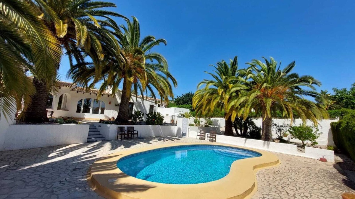 El Tesoro Villa | Casa Flora Moraira: 3 rooms, private pool and parking, wifi, near beaches