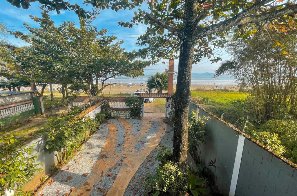 Centro House | Casa frente ao mar/pé na areia no Indaiá até 18 pessoas