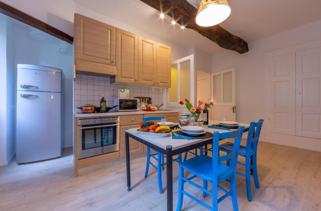 Pugerna House | Casa Gialla - Happy Rentals