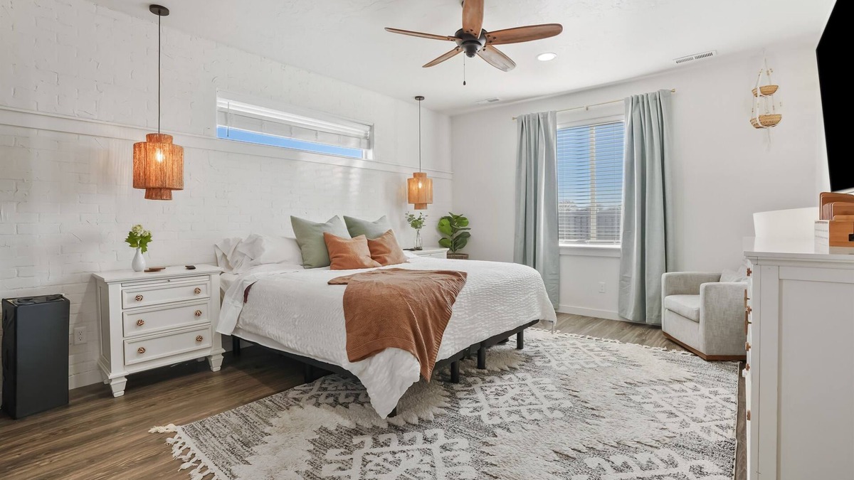Caldwell House | Casa Grande Retreat! 5 bedrooms+HotTub+COI+Rodeo