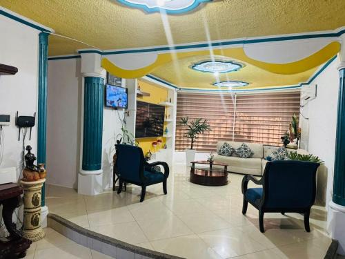 Manta House | Casa Guadalupana - Manta